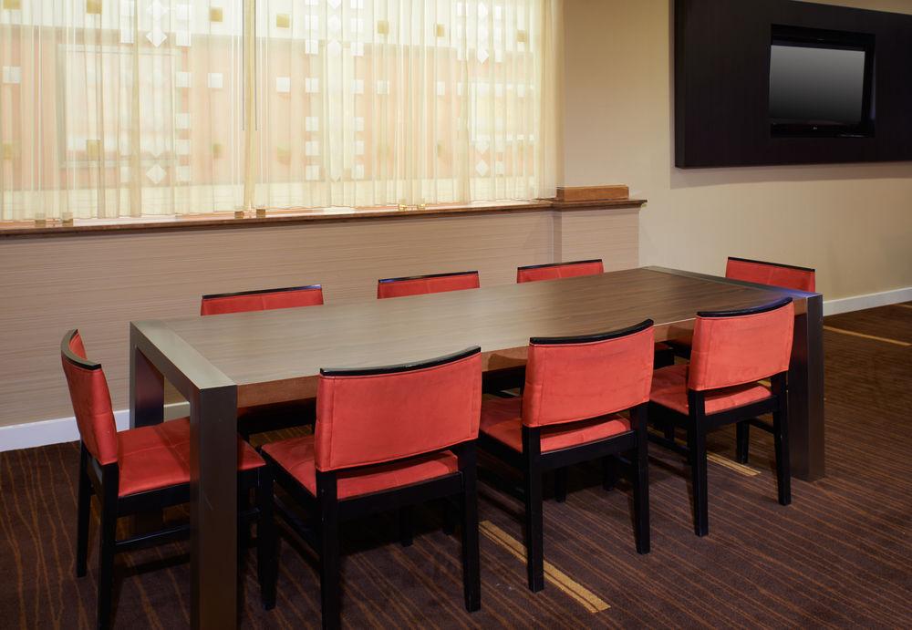 Courtyard Milwaukee Downtown Hotel Екстериор снимка
