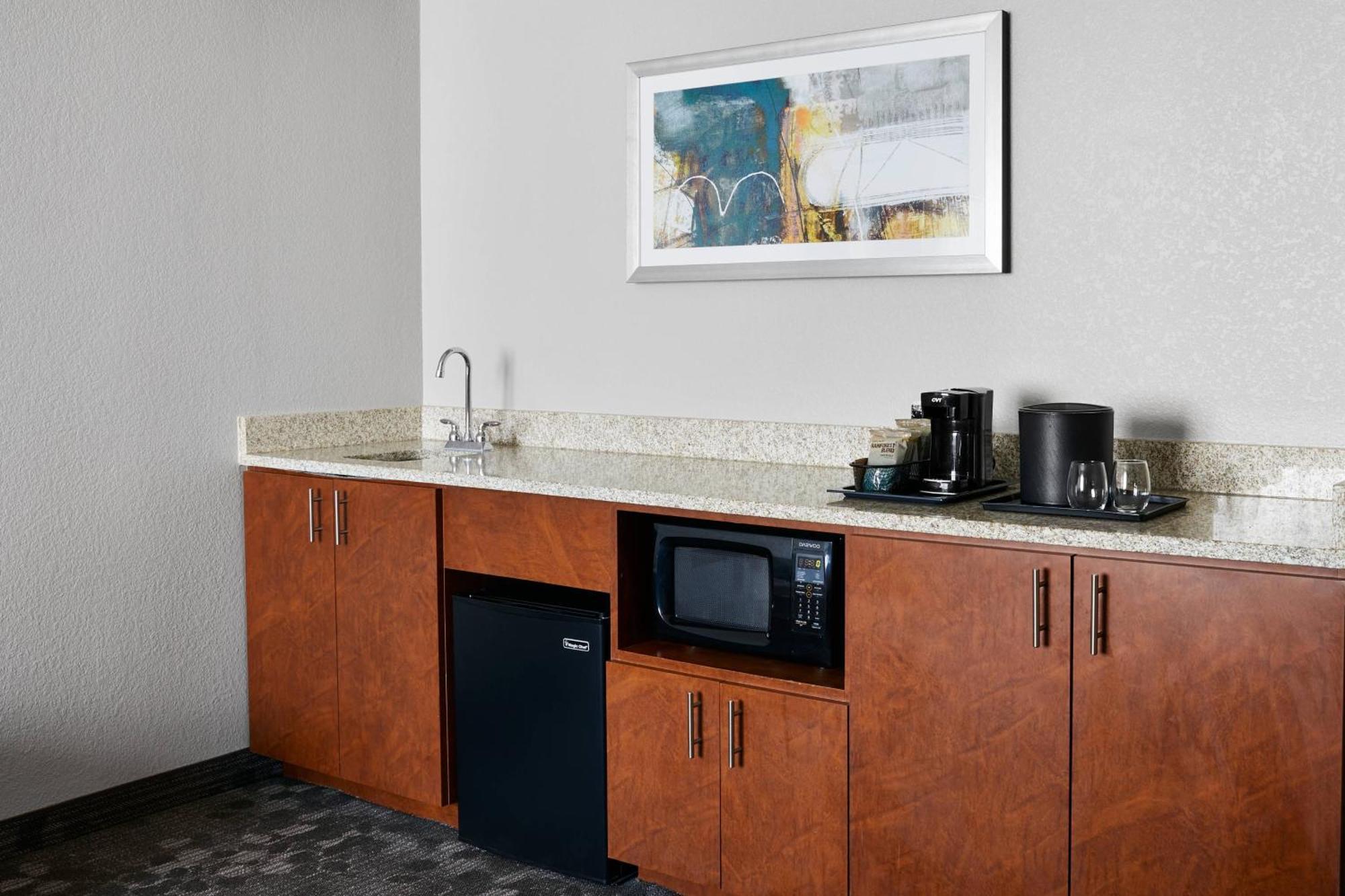 Courtyard Milwaukee Downtown Hotel Екстериор снимка