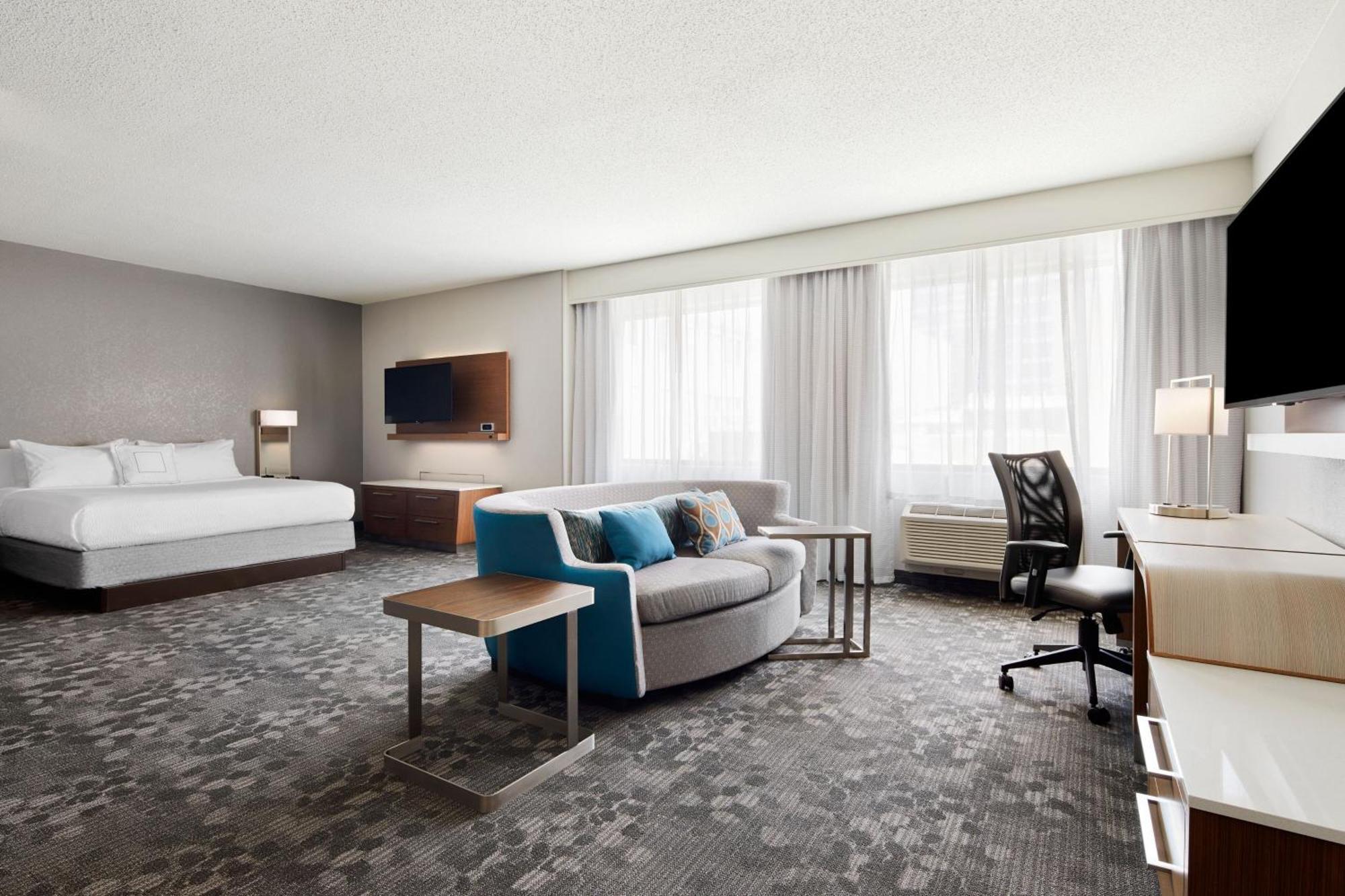 Courtyard Milwaukee Downtown Hotel Екстериор снимка